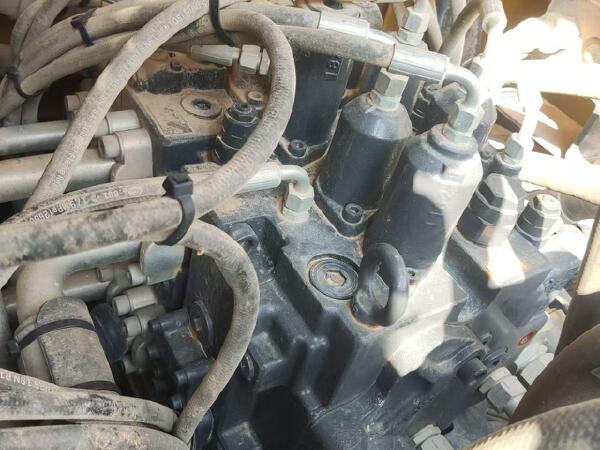 徐工XE600DK MAX履带式挖掘机