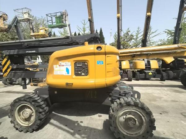 徐工GTBZ18A1曲臂式高空作業(yè)平臺