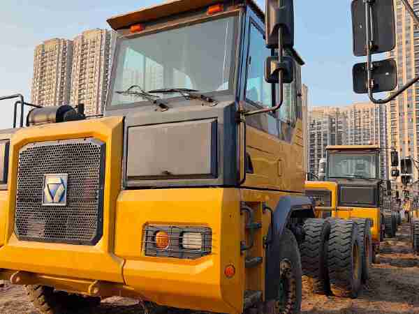 徐工XDR90T-AT三桥刚性矿车