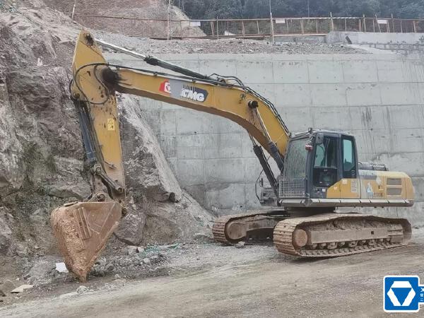 徐工XE270DK履帶式挖掘機