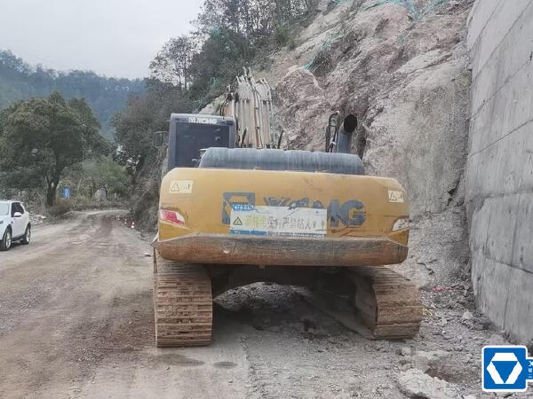 徐工XE270DK履帶式挖掘機