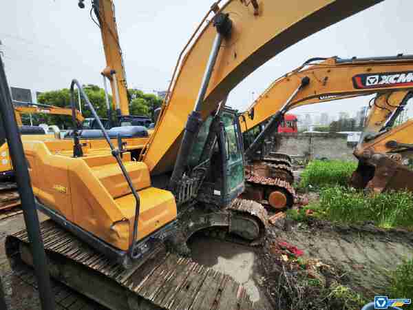 徐工XE200GA履带式挖掘机