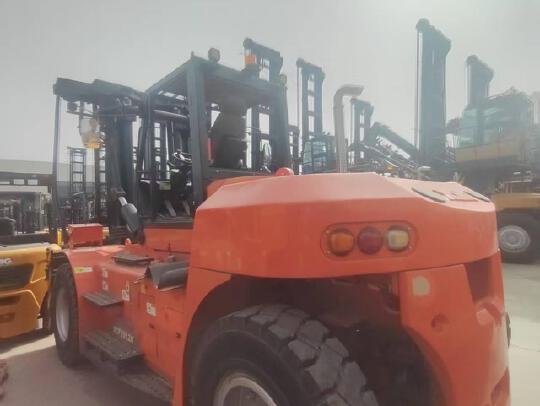 徐工XCF1606K内燃平衡重叉车