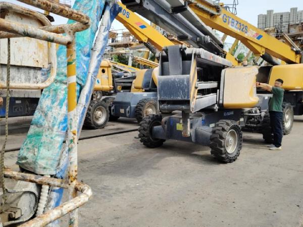 徐工GTBZ18A1曲臂式高空作業(yè)平臺