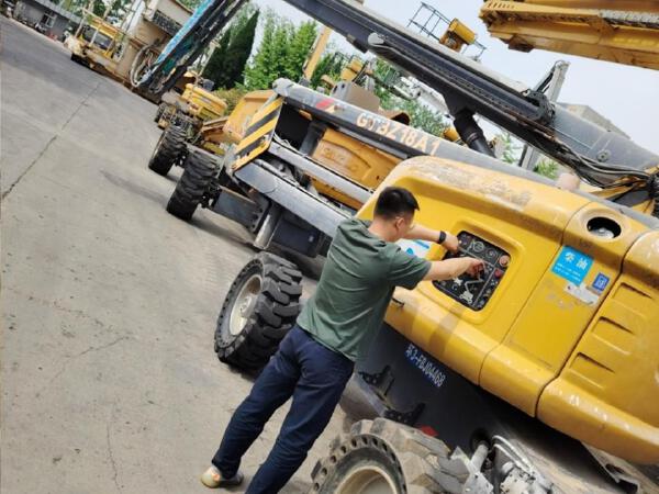 徐工GTBZ18A1曲臂式高空作業(yè)平臺