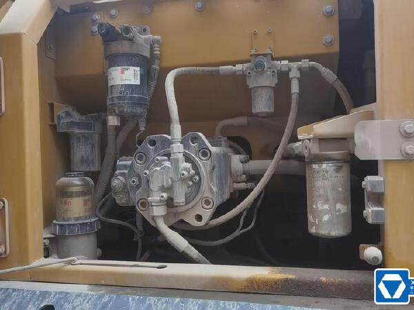 徐工XE270DK履帶式挖掘機