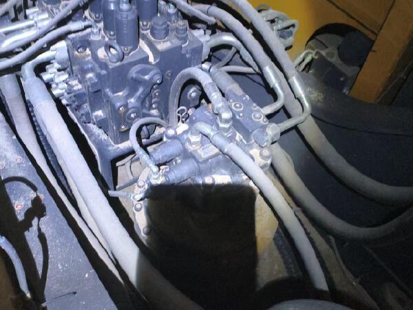 徐工XE380DK履帶式挖掘機