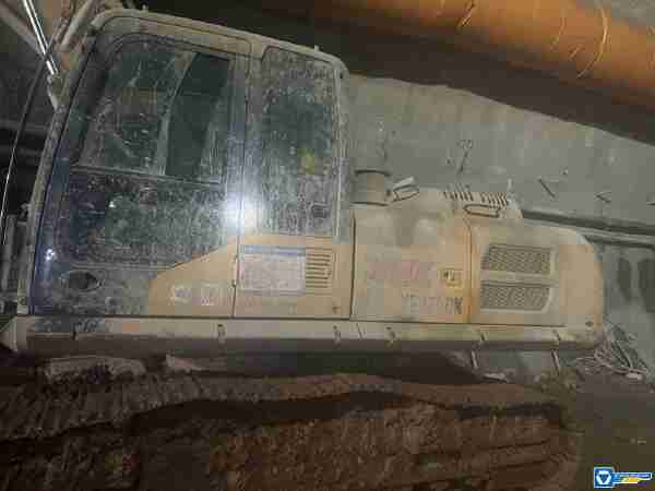 徐工XE270DK履带式挖掘机