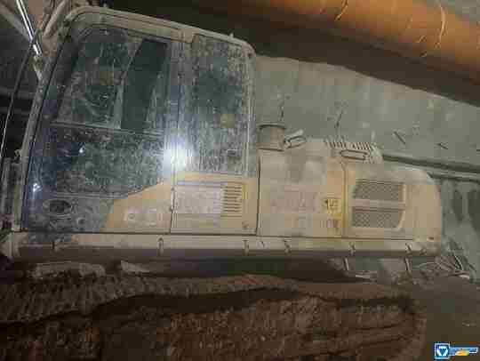 徐工XE270DK履帶式挖掘機(jī)