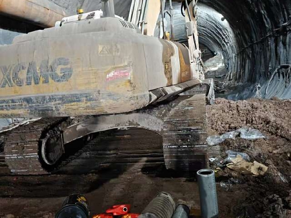 徐工XE270DK履帶式挖掘機(jī)