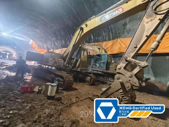 徐工XE270DK履帶式挖掘機(jī)