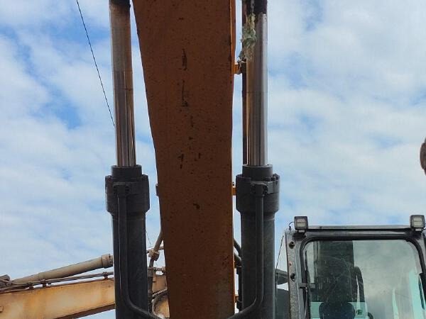 徐工XE490DK履帶式挖掘機