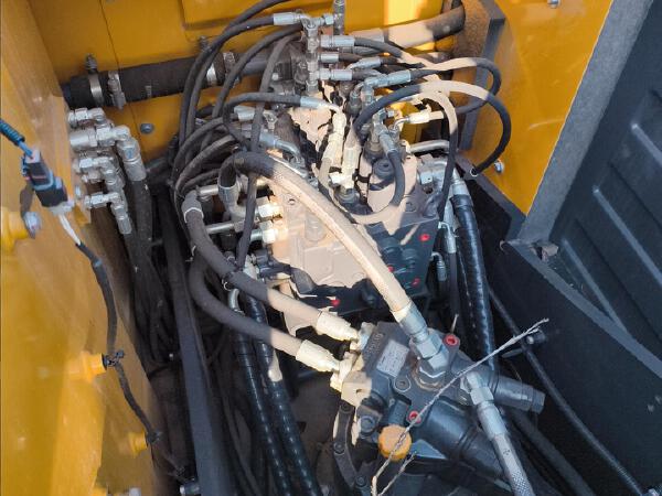 徐工XE135G履带式挖掘机