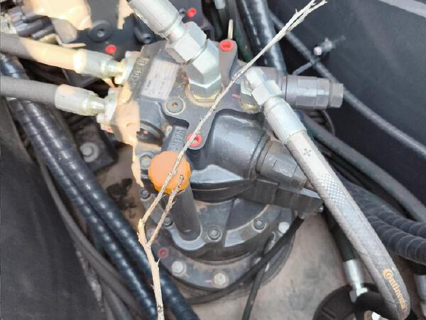 徐工XE135G履带式挖掘机