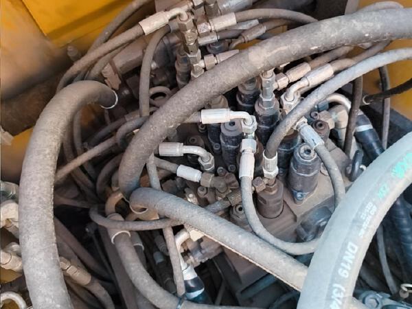 徐工XE135G履带式挖掘机