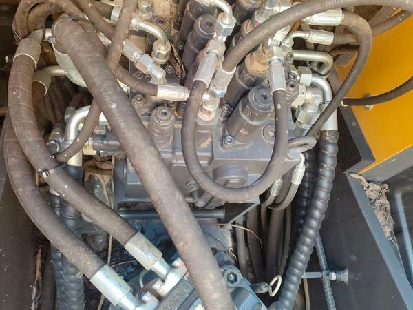 徐工XE135G履帶式挖掘機