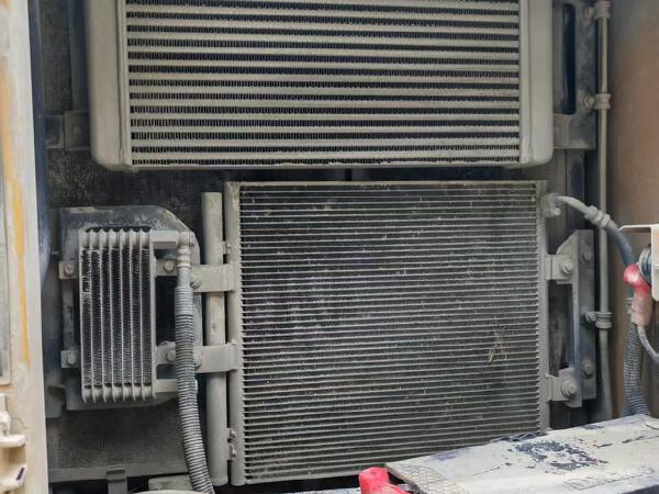 徐工XE205DA履带式挖掘机