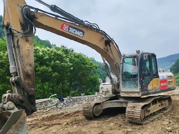 徐工XE205DA履帶式挖掘機