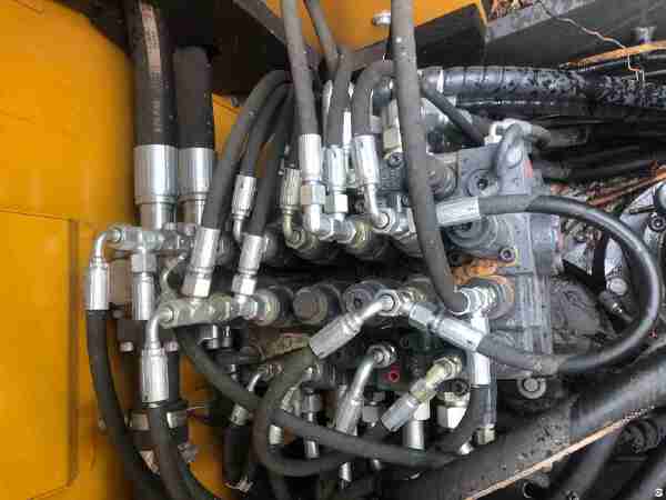 徐工XE135G履帶式挖掘機