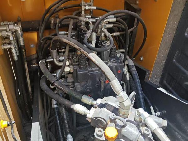 徐工XE135G履帶式挖掘機