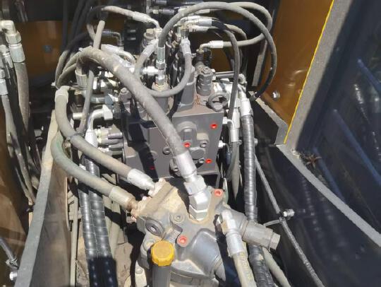 徐工XE135G履带式挖掘机