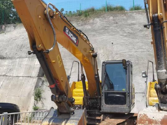 徐工XE135G履带式挖掘机