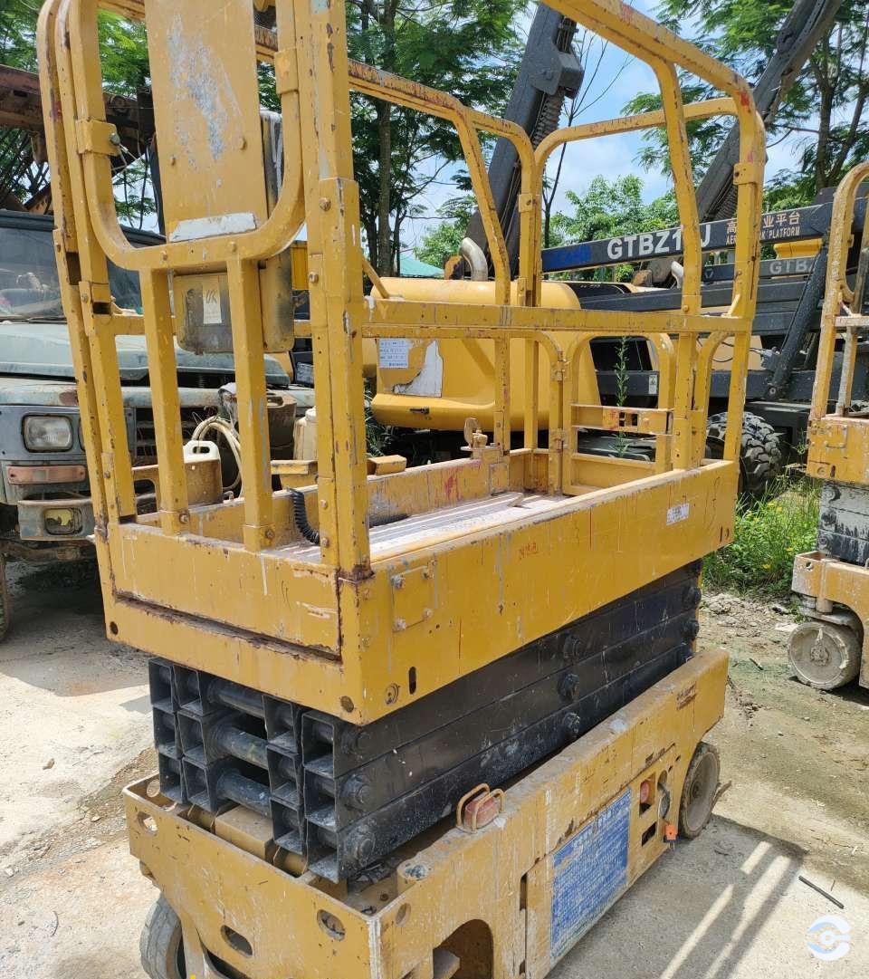 徐工GTJZ0607剪叉式高空作業(yè)平臺(tái)