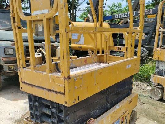 徐工GTJZ0607剪叉式高空作業(yè)平臺