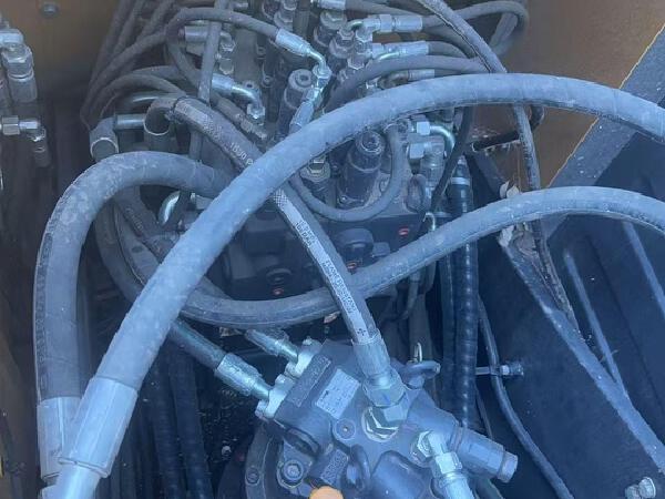 徐工XE135G履帶式挖掘機