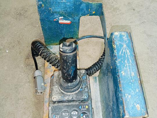 徐工GTJZ1212剪叉式高空作業(yè)平臺(tái)