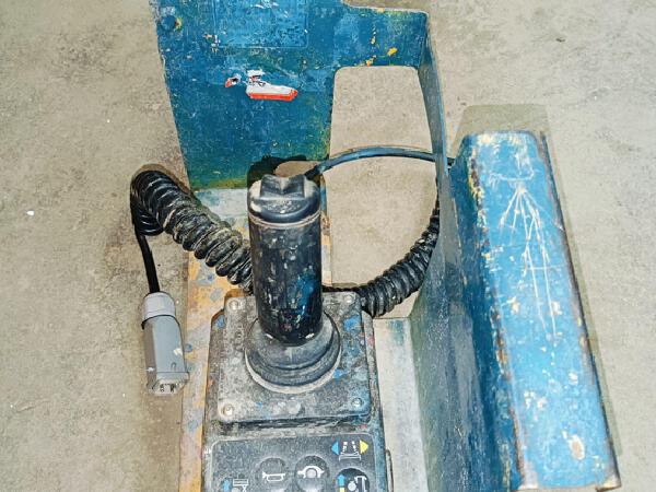 徐工GTJZ1212剪叉式高空作業(yè)平臺