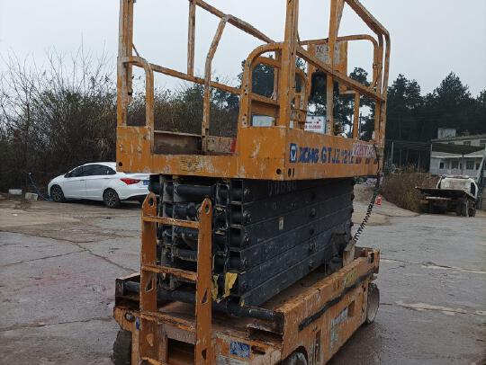 徐工GTJZ1212剪叉式高空作業(yè)平臺(tái)