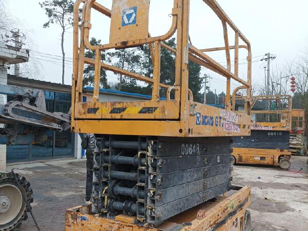 徐工GTJZ1212剪叉式高空作業(yè)平臺