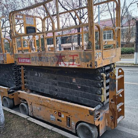 徐工GTJZ1212剪叉式高空作业平台