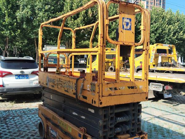 徐工GTJZ0808剪叉式高空作業(yè)平臺