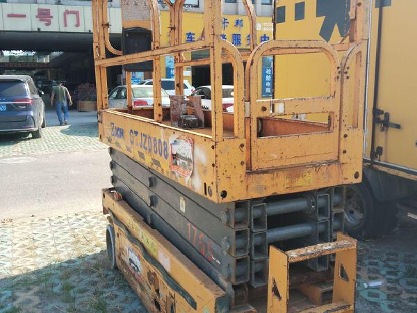 徐工GTJZ0808剪叉式高空作業(yè)平臺