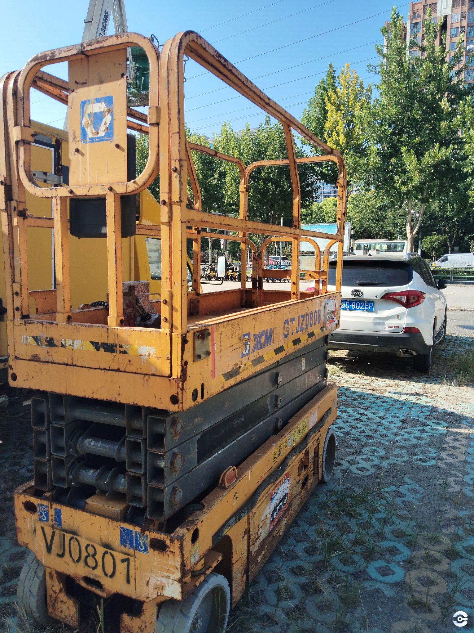 徐工GTJZ0808剪叉式高空作業(yè)平臺(tái)