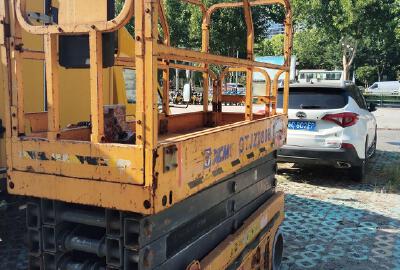 徐工GTJZ0808剪叉式高空作業(yè)平臺(tái)