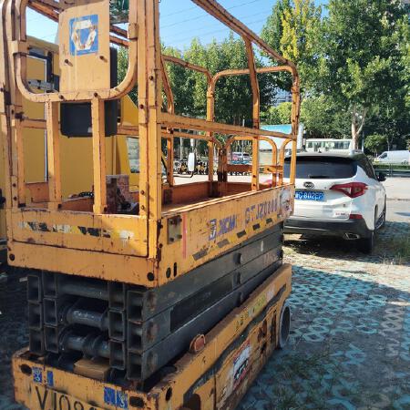 徐工GTJZ0808剪叉式高空作业平台