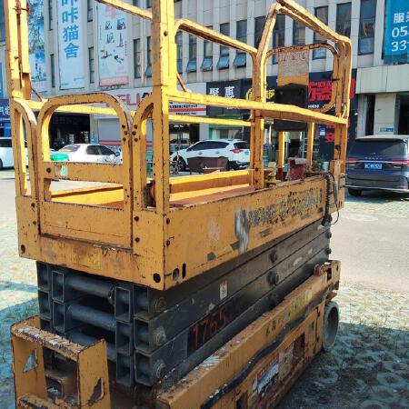 徐工GTJZ0808剪叉式高空作业平台