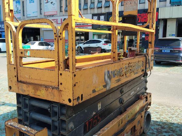 徐工GTJZ0808剪叉式高空作業(yè)平臺