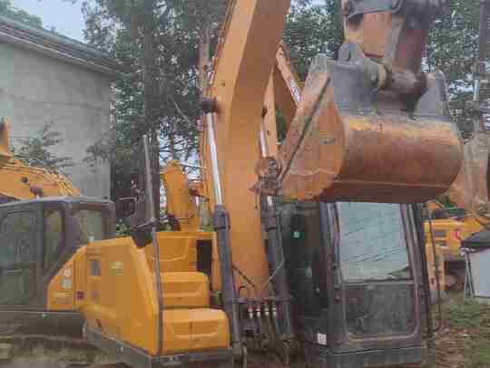 徐工XE135G履带式挖掘机