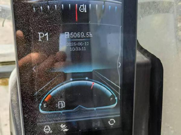 徐工XE550DK履帶式挖掘機