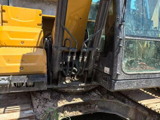 徐工XE135G履帶式挖掘機