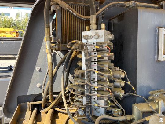 徐工GTBZ18A1曲臂式高空作業(yè)平臺