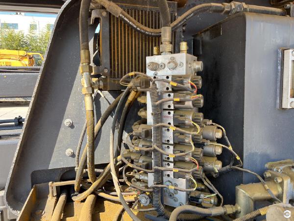 徐工GTBZ18A1曲臂式高空作業(yè)平臺