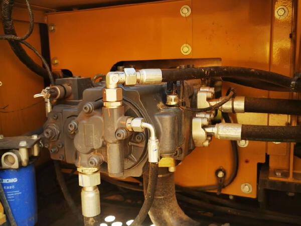 徐工XE135G履带式挖掘机