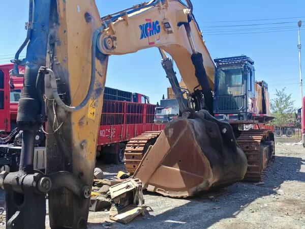 徐工XE900D履帶式挖掘機