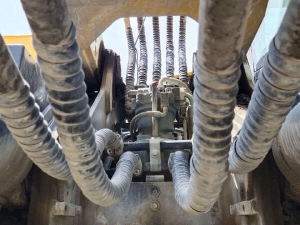 徐工XE900D履帶式挖掘機(jī)