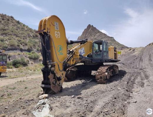 徐工XE900D履带式挖掘机